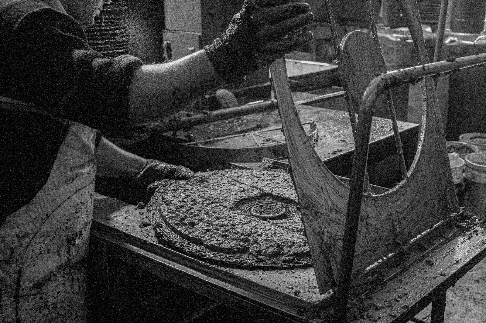 Elaboración tradicional de aceite de oliva con prensado en capachos, Mendoza